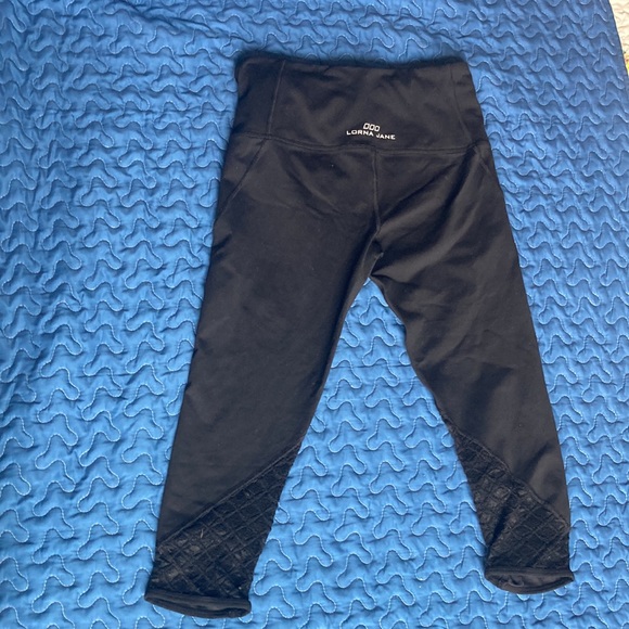 Lorna Jane small black fitness Capri leggings with mesh lace on bottom - Picture 6 of 10